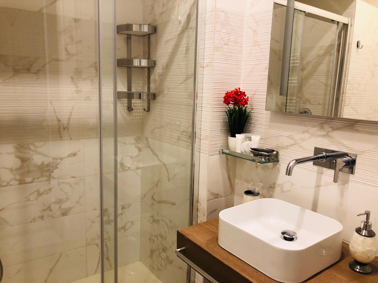 Kambal Luxury Suites Rom Exterior foto